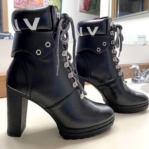 🤍DKNY BOOTS🤍